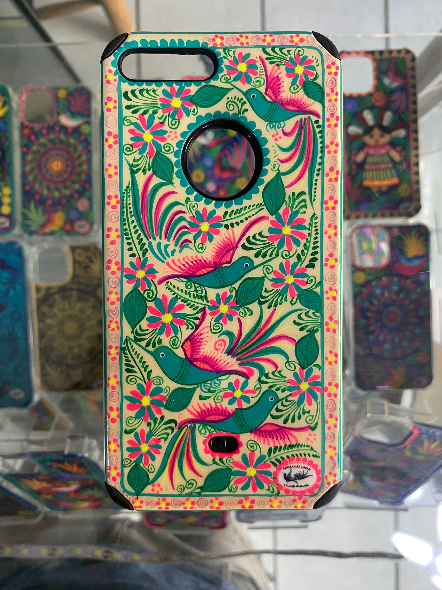 colibríes diseño colorido fondo crema para iPhone
